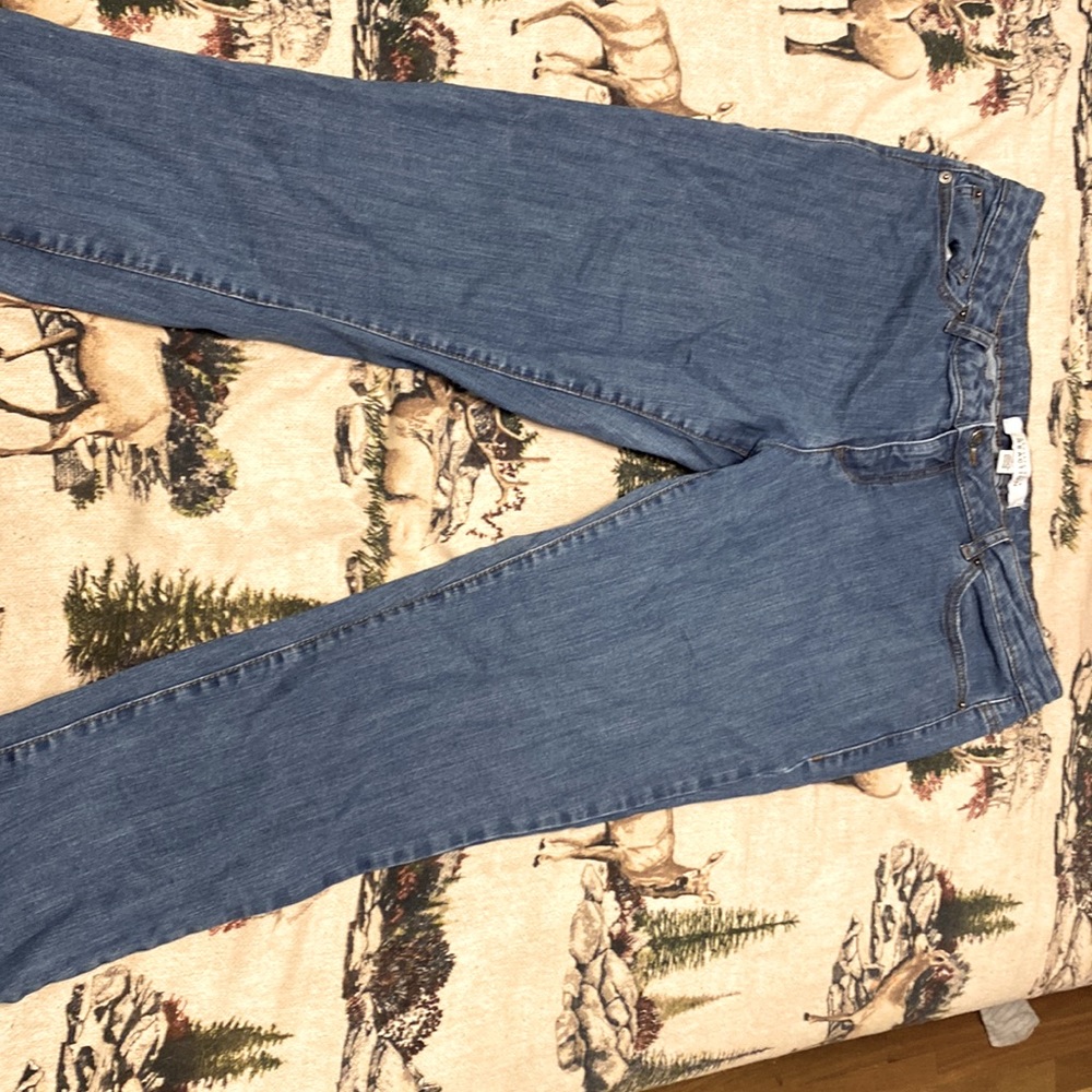 blue jeans, size 16short, really comfy.